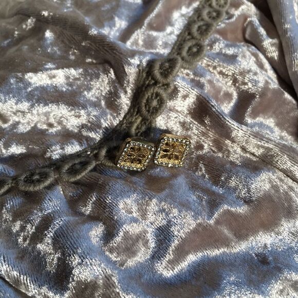 SOME PRETTY Little Earrings Bigger than a Stud! - Picture 9 of 14